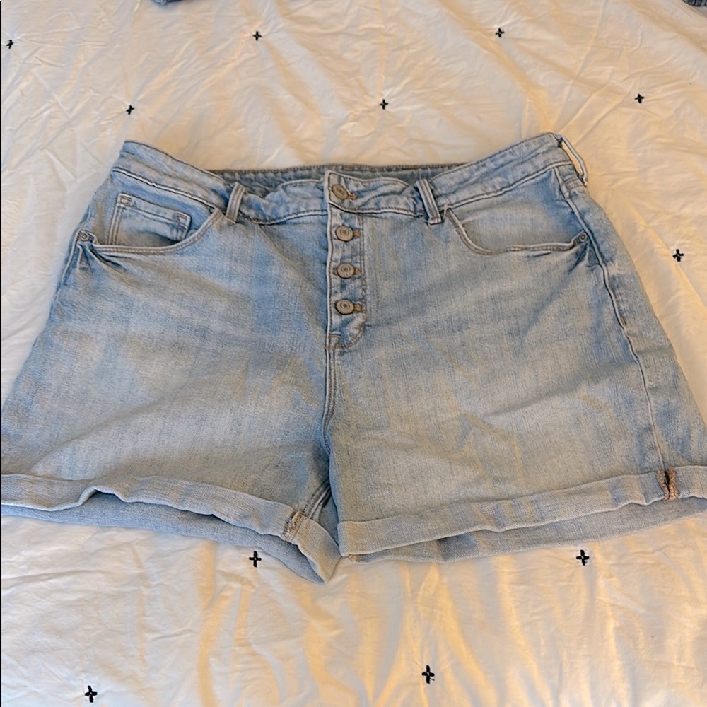 Old Navy women’s high rise shorts